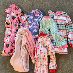 6 gently used 3t long sleeve/footed pjs.